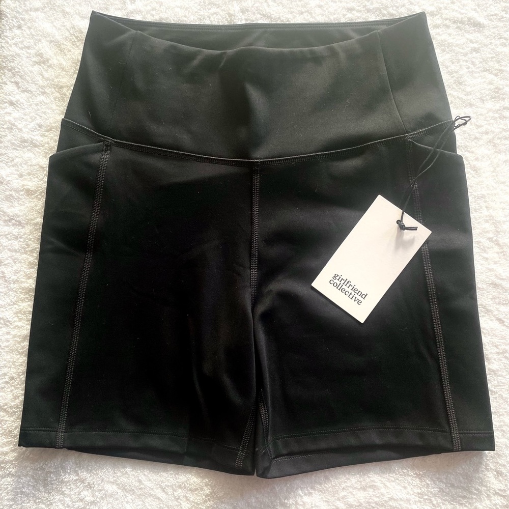 NWT Girlfriend Collective Black Compressive Pocket Run Short, size M